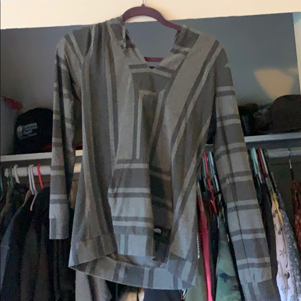 Vans poncho style pullover tee